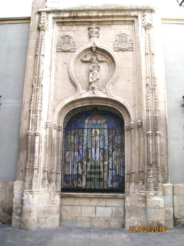 La portada gótica de la Igl.San Ildefondo de Jaén y su precioso mosaico.